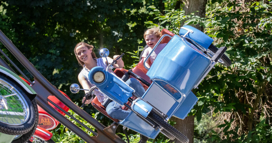 Attraction familiale - sidecars volants